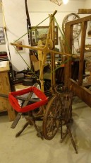 Woolwinder and spinning wheel / Wollehaspel und Spinnrad