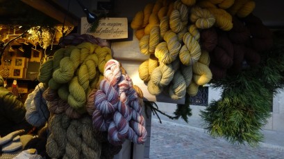 handdyed, with real plants, 100g = 3,50 €