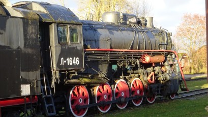 a very old engine / eine guterhaltene uralte Lokomotive
