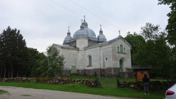 Die orthodoxe  Jungfrau-Maria-Kirche in Rinsi