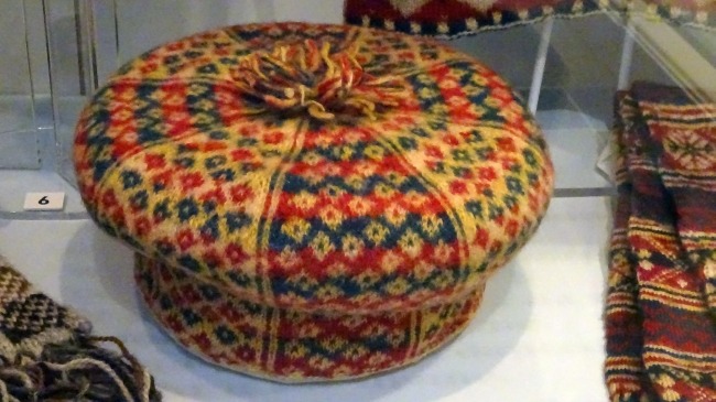 Fair Isle Beret aus dem 19. Jahrhundert Fair Isle Beret aus dem 19. Jahrhundert