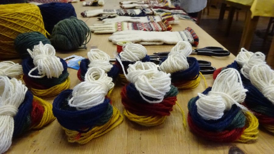 Tag 4: “Sewn Fringes of Saaremaa Gloves”