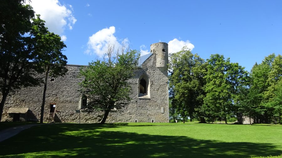 Die Klosterruine von Padiste Die Klosterruine von Padiste