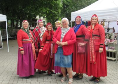 Mit Suiti-Frauen auf dem Baltica-Festival in Riga